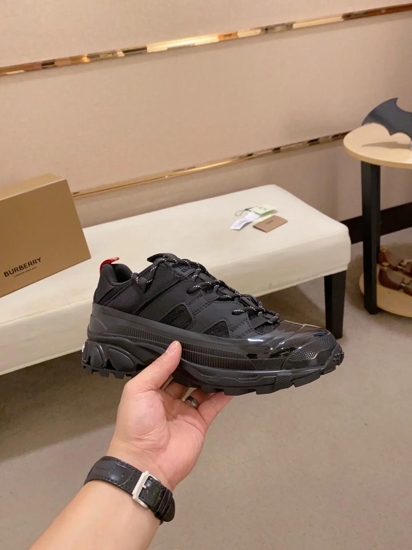 Men's shoes 💰: 640💰🇮🇹🇮🇹BURBERRY's top purchasing agents are available simultaneously at the counter. 🔍🔍Synchronized sales. Positive code number: 38-46. Italian imported cowhide, fully imported sheepskin lining, sole: original sole provided by the original factory, exclusive movable molded sole, super comfortable, original factory follow-up goods, 🔍🔍high quality, you can enter and exit the counter at will, welcome to compare